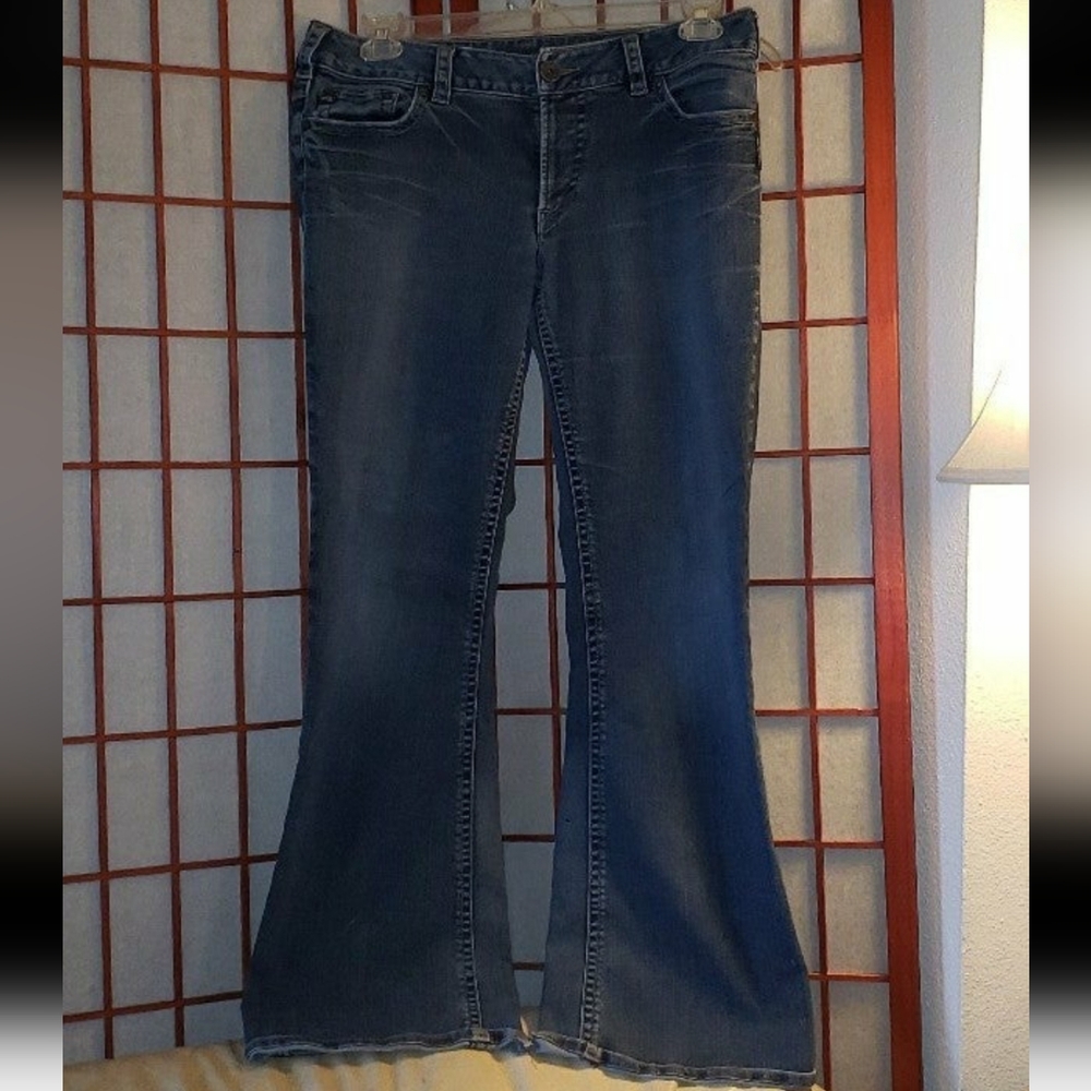 Silver Suki Flared Jeans 33 32 y2k distressed